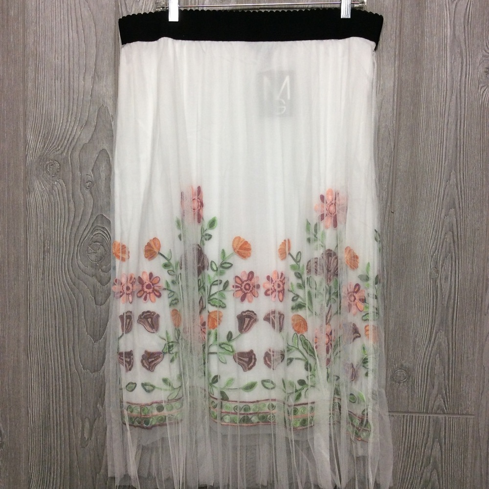 NWT White Floral Net Skirt PLUS SIZE
